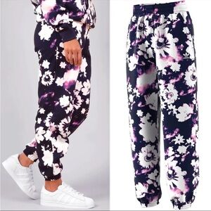 Adidas Trefoil Ladies Joggers
Flowers Sweat Training Pants Black
Colourful